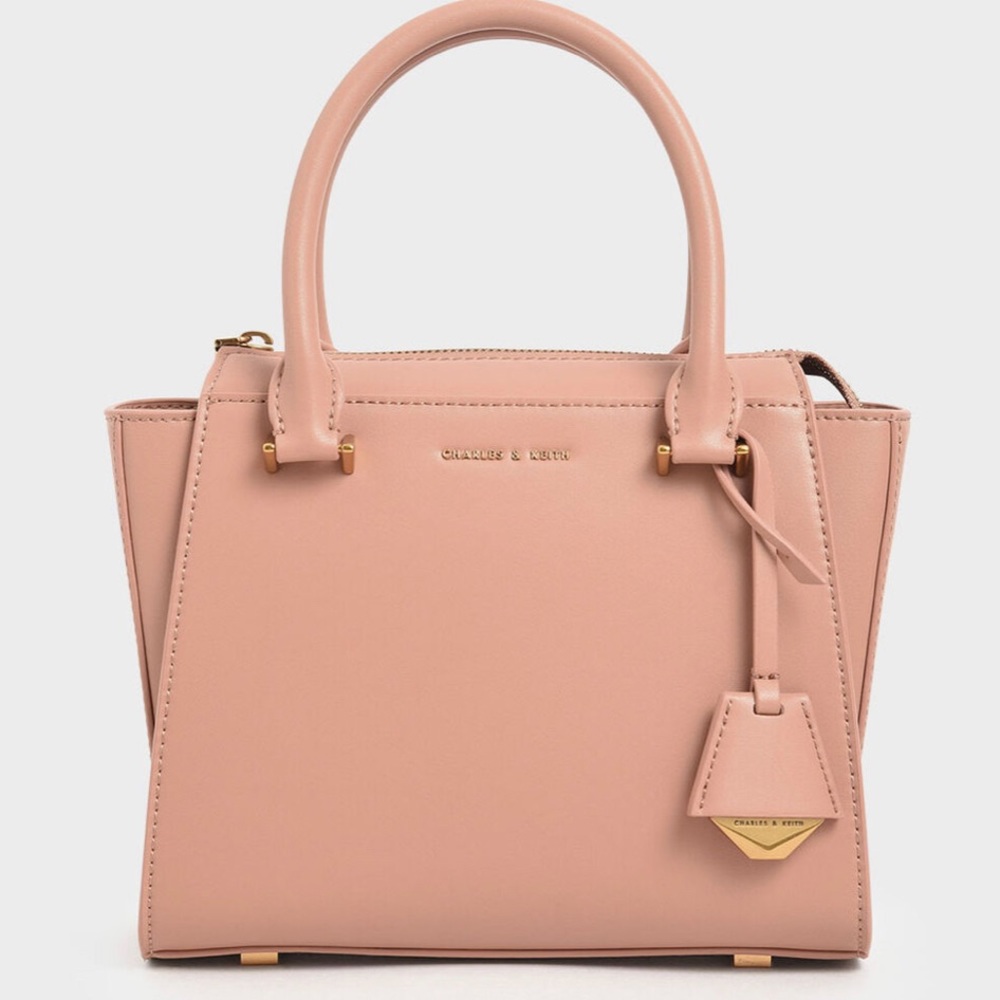 ‼️SALE‼️ Structured Mauve handbag with strap.